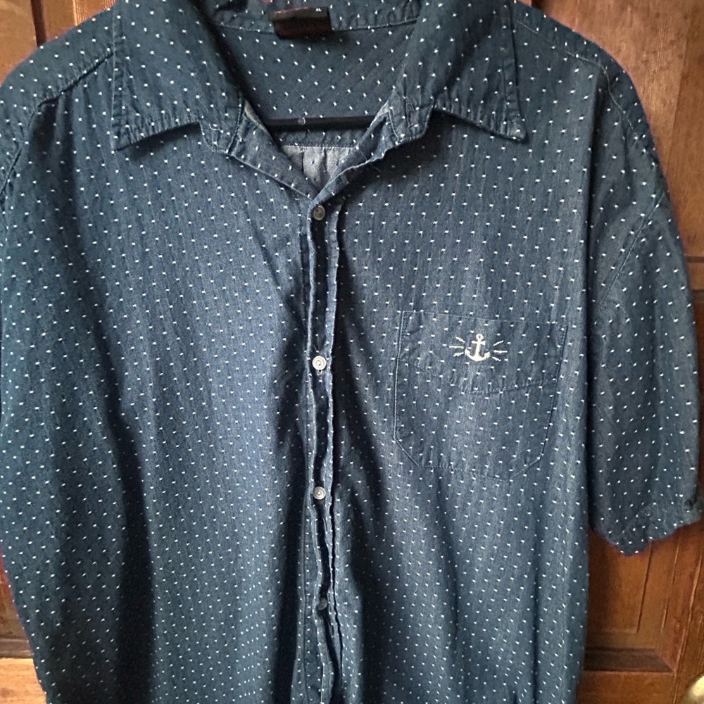 Men's Navy Short-Sleeve Button-Up Shirt with Subtle Dot Print